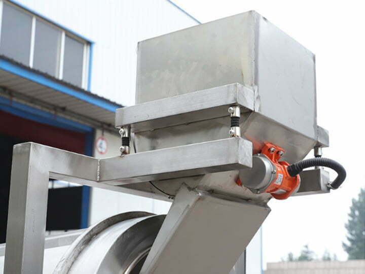 Structural features for automatic peanut seasoning machine